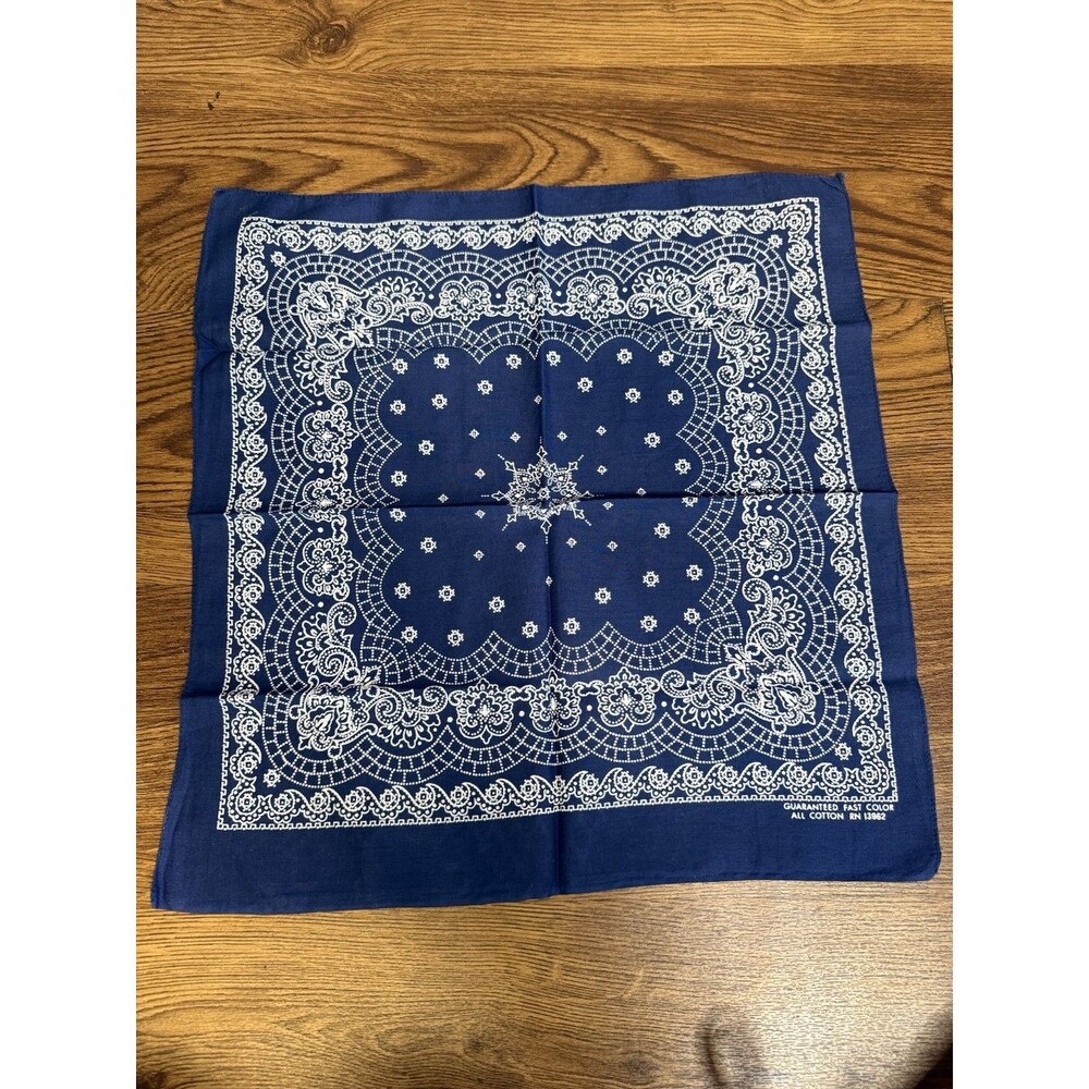 Vtg Bandana Bandanna 100% Cotton Navy Blue RN 13962 Unusual Design CRISP!!